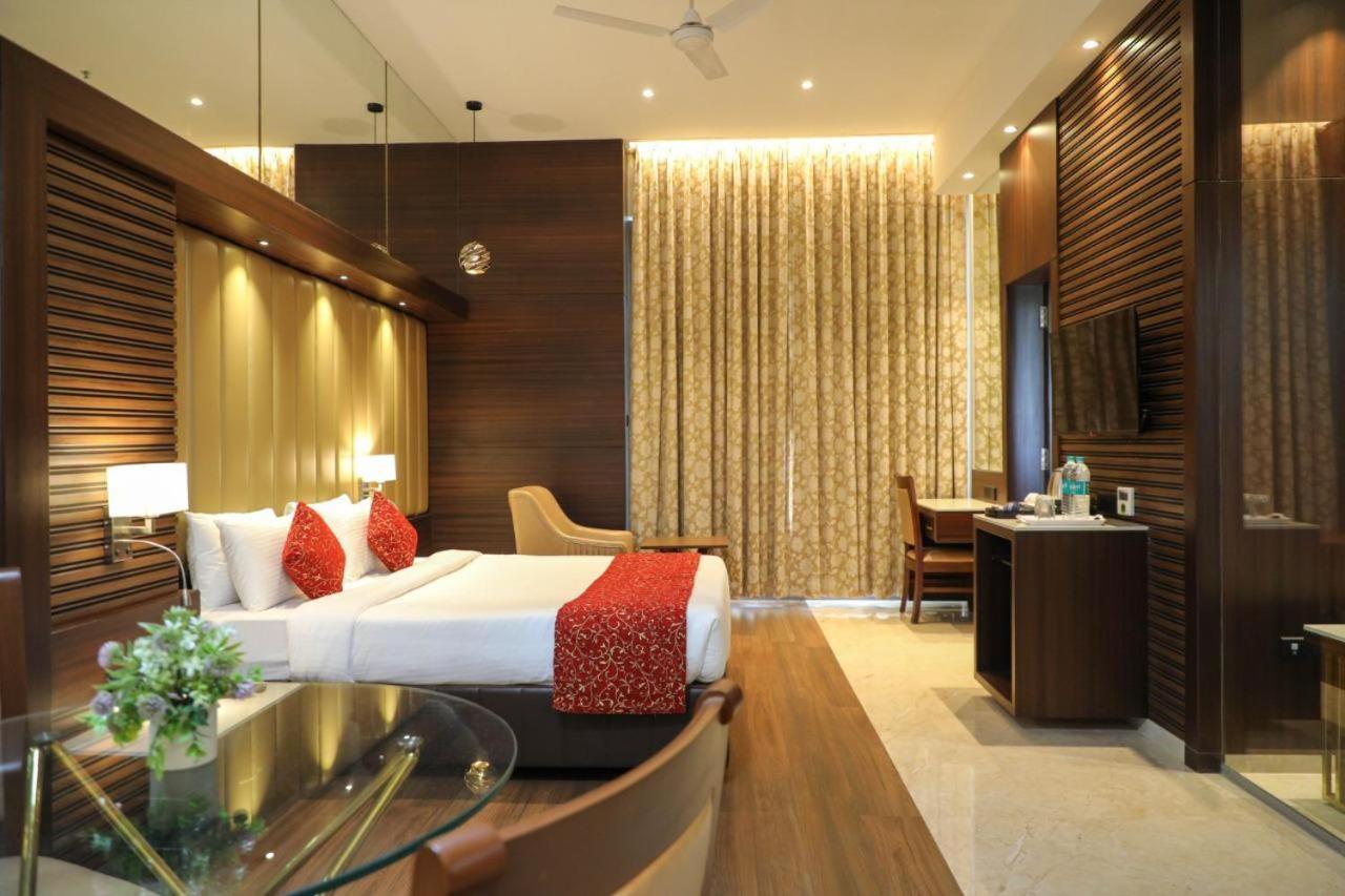Hotel Gurudev Grand Kalyān Eksteriør bilde